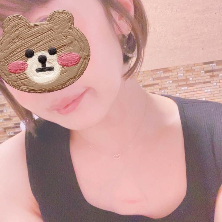 ここ数年
ミニマムに過ごしてこーって事で
自宅にあるものを捨てに捨て
完成形に近付いて来ました！(ΦωΦ)

GWにベッドを捨てまして、その代わり
三つ折のマットレスを敷いて
その上に寝袋で寝てます(´・ω・｀)

友人たちには驚かれるよ…………

寝心地は快適だよ✨️

本来寝袋というのは、外で使う事を想定しているので保温性ばっちりだし汚れには強いし
それを自宅で使ったら最強でした🐻

そして毛布ステタヨ✨️これを捨てる事によって
ホコリが溜まりにくくなりました(;´Д｀)ﾊｧﾊｧ

いい事だらけ❤(ӦｖӦ｡)

レッツミニマルライフ✨️