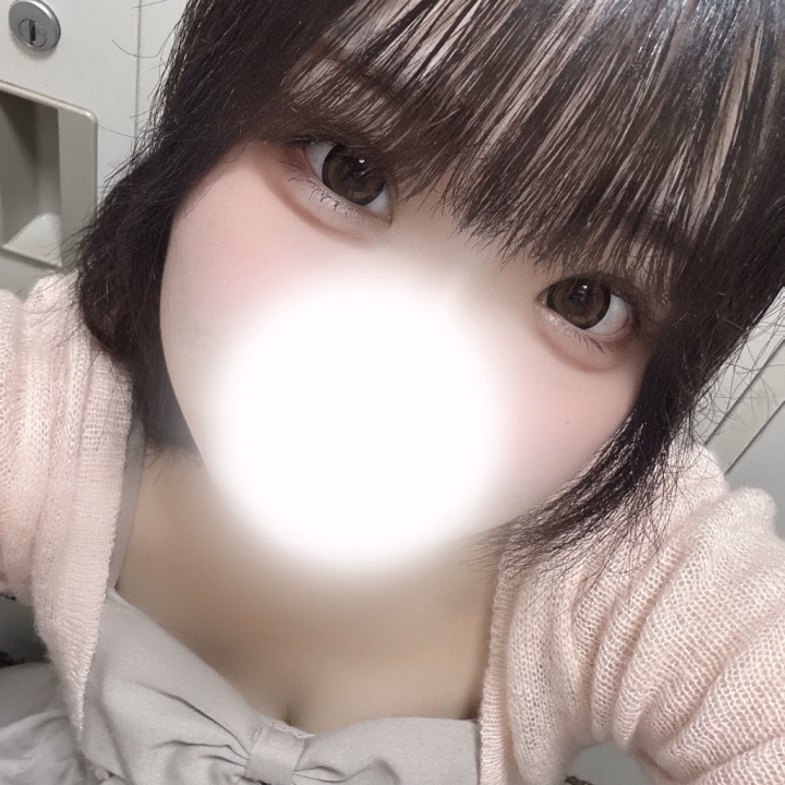 おはようございますっ！！！！！
あしゅりです！

雨だ！！！台風が近ずいてますね、、、、😱

この時期の雨はほんとにジメジメしてて苦手です、、、笑
髪の毛うねうねするのヤダー！😂

明日も明後日も台風接近で大雨だと思うので、お気をつけてくださいね。
私は明日10:00~20:00出勤予定です！
足場悪いですが、是非逢いに来てくれませんか😭😭😭😭 助けに来て😭笑笑

ということで、ジメジメしてて雨ですが、今日も一日頑張って行きましょう🔥