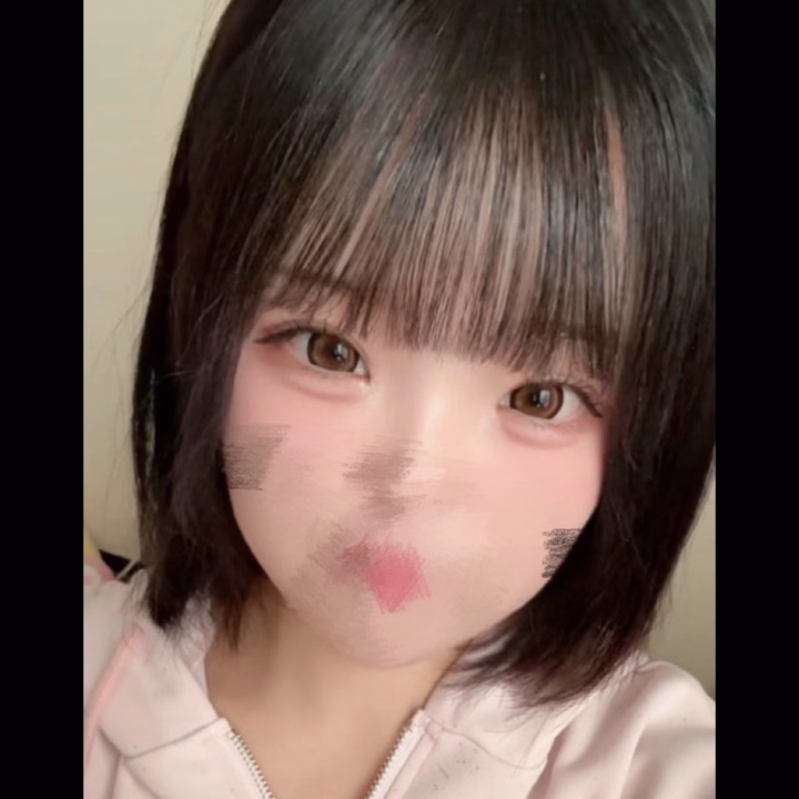 こんにちは！あしゅりです！！

今日雨、！めちゃ雨、！
じめじめ！！！！

雨はお気に入りの傘使えるから好きですけど、ジメジメしてる夏のこういう雨とっても苦手です、、、髪の毛うねうねするしだめ😞

最近写メ日記おサボり気味でごめんなさい🙏 とっても忙しかったんですけど、これからはまた気を引き締めて頑張ります🔥

今日は今お仕事中なんですけど、このあと幼稚園入る前からの仲良しの友達と遊びに行きます、！ とっても楽しみ🥰

今日ももう半分終わった人が多いんじゃないでしょーか！
残りも頑張っていきましょー！！