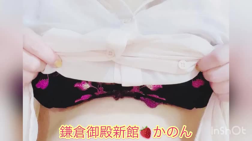 かのんです🍓

今回はちょっと雑学(  ˊ꒳ˋ ) ᐝ

大正時代に売り出された頃のキャラメルは
お菓子として売られていただけじゃなくて、
禁煙のお手伝いもしていたそうです🤭💓

子供向けというよりは
高級な大人用の禁煙お菓子だったみたいです🍬🍭🍫

今ではキャラメルといえば、
甘くて美味しいお菓子で
なんかちっちゃいおもちゃとかも付いてたりして
めっちゃ子供向けですけどね☺️

ミルクキャラメルたまに食べたくなるなあ💗

お兄さんは甘い物好きですか？😊

かのんと一緒に
キャラメルみたいな甘い時間を過ごしましょ？🍬💋


この後もお誘いお待ちしてます🥰


🍓かのん🍓