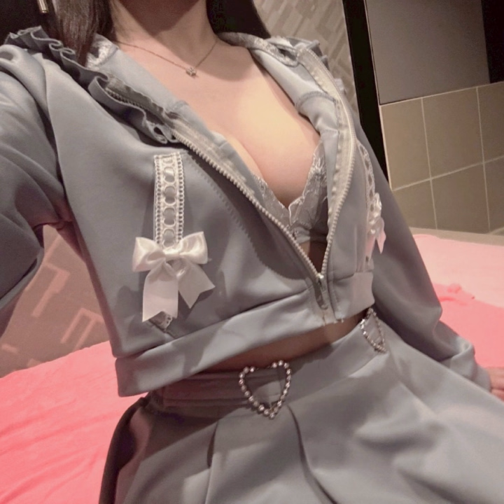 昨日は急遽お休みしちゃってごめんなさい…！
お兄様方に会えるの超楽しみだったのに、体調崩しちゃった😭💦

今日あと30分したら出勤だけん、
会える方はあんに会いに来てくれたら嬉しいな♡🥰