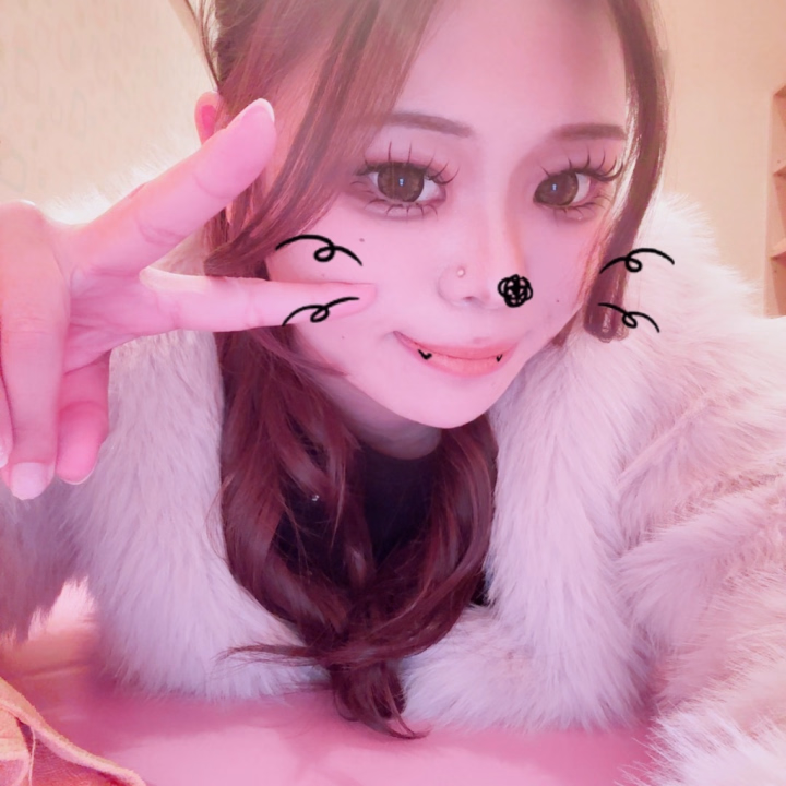 くるくる髪どう？💇‍♀️

くらん髪の毛も気にしてるんだ🍇

さらさら髪触りにきてね