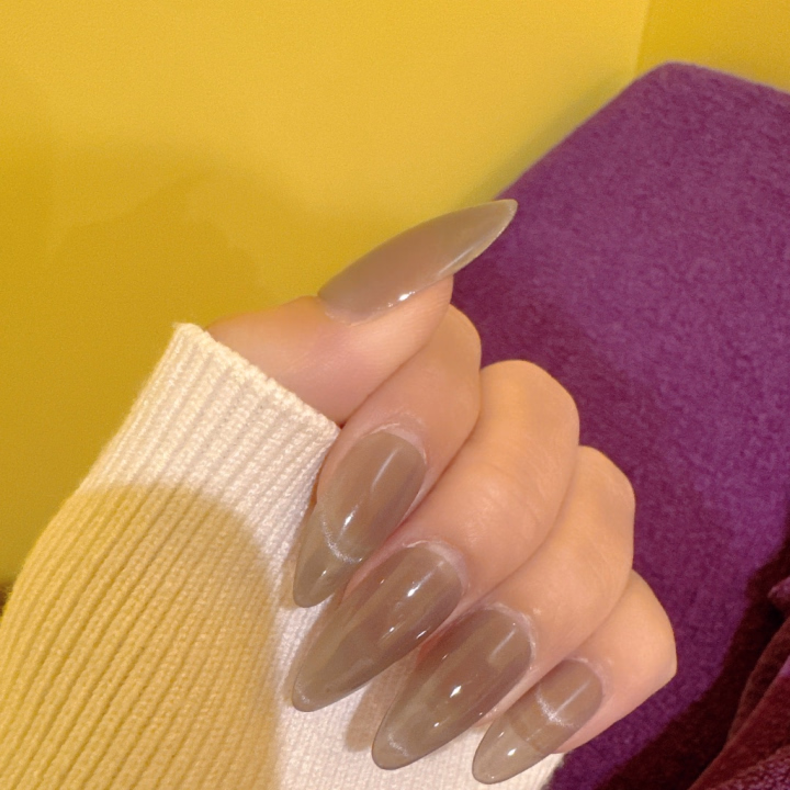 おはようございます🌞
うらんです
NEWネイル💅
本日も出勤してます🙋‍♀️
17時までいるので会いにきてくれたら嬉しいです🥰
