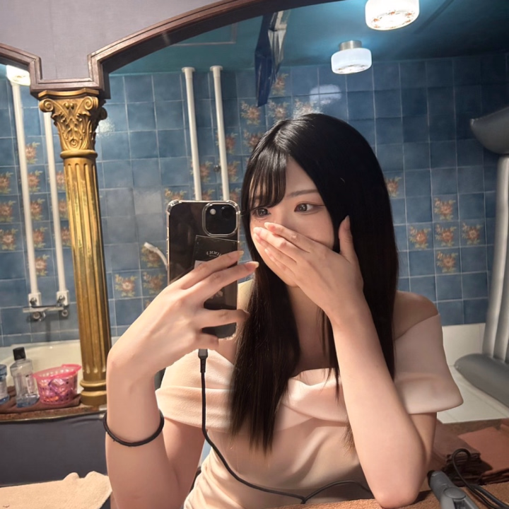 はじめまして！
本日からお世話になります♡

わたしのことを選んでいいのか不安なおにいさまのために、軽く自己紹介させてください🫶


系統でいうと
おとなしめの綺麗系ってよくいわれます笑

芸能人だと
清楚にしたゆうちゃみさんに似てるっていわれます♡



けっこう話すのが好きで、人と仲良くなりやすいです💕
なので緊張していてもほぐすので安心してきてください🫶

ちょっと寂しがりな部分もあるので甘えちゃうときもたまーにあるかもしれません笑




プレイは
けっこういちゃ甘系が満たされて好きです笑

業務的な感じが自分も好きじゃないしプライベートだっけこれ？って錯覚させるくらい自然体えっちかもです笑

もちろん最後は抱きつきながら出してね💕



選んでくれたからには後悔してほしくないし、満足して帰ってもらえるようにがんばります( •̀ᴗ•́ )و