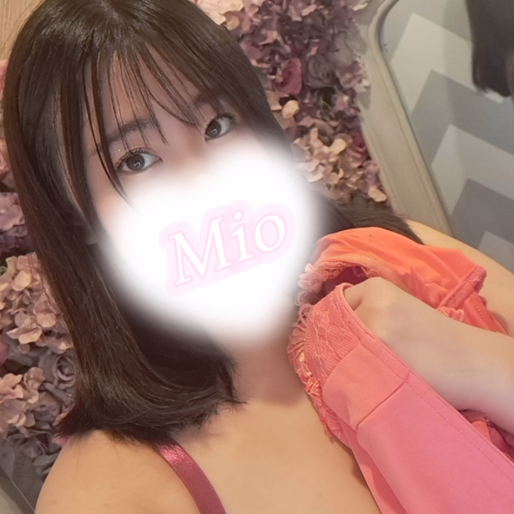 今月もスタジオで撮ってきたよ〜！

みんなに素敵なお写真みて貰えるように頑張ってきたから楽しみにまっててね🥰

ちなみに次会えるのは明日13:00~❣️