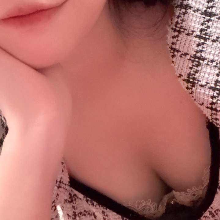 明日9時からラストまでです❣️

今月は全部月曜日の出勤になりますが、
月曜日お休みのお兄さんやお時間あるよ〜のお兄さんいたら
ラストまでいるので突撃も大歓迎です🙏🏻💕

気持ちいいマッ〇しようね❣️

スケ〇椅子もがんばるよん👍🏻

待ってます！