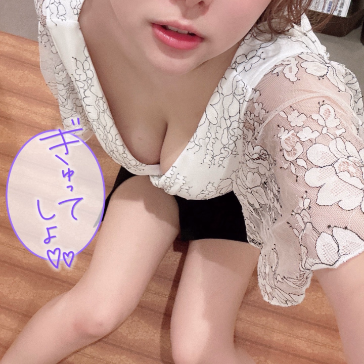 すべすべもちもちなお肌とぎゅってしよ💗
最後にゆったりくっつきながらだらだらする時間って1番あったかくて幸せ感じるんだ☺️

⚠️今後についてなのですが…
以前、3月で卒業と写メ日記でお伝えしましたが、やっぱり寂しいから変更‼️笑
少しの間、横浜ぺろんちょで続けることにしました！
ですが、4月は全日お休みの予定です。
5月以降は、月に3回程度を目安に出勤出来たらなと思っています。
基本平日の予定で、金土日は出勤出来ないです😭
お会い出来るタイミングが減ってしまいますが、これからもふるのことを好きで居てくれたら嬉しいです💕
遅くなってしまうと思いますが、タイミングで5月以降の出勤予定出すので、事前予約お待ちしてます❣️

ふるの性欲はどうなってしまうのか…🤔
そんなに少ない回数じゃ性欲収まんないよーーーーーーって最近めっちゃ考えてる💦
土日出勤できないのも、今来てくれてるお兄さん達と会いずらくなっちゃいそうで悲しすぎて暴れる😰😰😰

今日は22時までです！
月曜日は予約めっちゃ取りやすいから今のうちに会いに来て〜🥺💓
下ぐちゅぐちゅになっちゃいながら待ってます＾＾