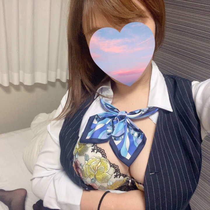 出勤します！

ラストまで居るのは今日が最後です！


明日は早番の出勤になります♡


楽しく過ごせるのを

楽しみにしてまーす😊



それではお誘いお待ちしてます🌟