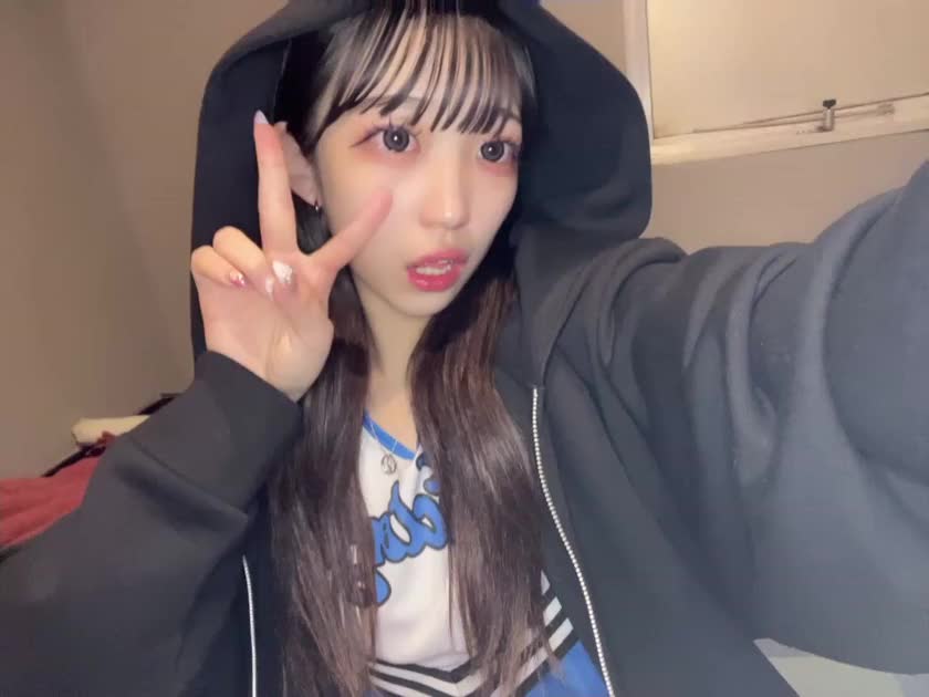お兄さんの
1番ドキってする瞬間ってなに〜？？💭💞

ゆなぴょんは耳元で囁かれると
ドキってしちゃう‎(ᐢ ܸ. .ܸ ᐢ)

密着正♡位だったら
お互いの口が耳元にあるから
お兄さんの感じてる声とか
漏れた声の「ヤバッ」とか「気持ちいい」は
興奮が増しちゃうの🔞❤️

無意識にでちゃう声って
何かエ♡いよね❤️❤️

いっぱい密着しながら
忘れられないえ♡ちしよ？？🥺💖

ゆな🎀