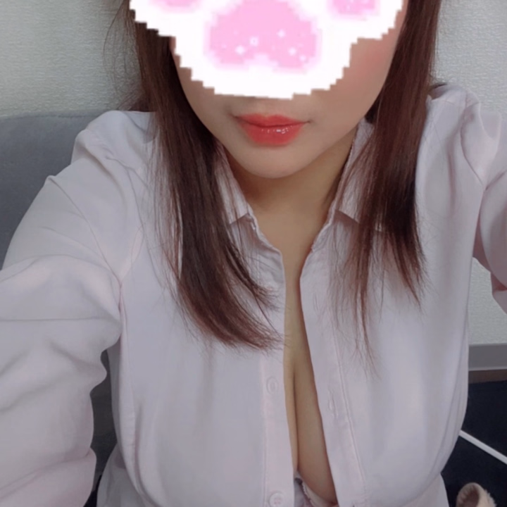 かやです！

こんにちは☀️💕

今日まで熊本にいるよ🧸💗
24時までいるから、タイミング合うおにいさんはぜひ会いにきてね🥰✨

昨日の夜は小雨だったけど、今日はどうかな〜☔️
まだまだ9月は暑いね🥵💦

次はシルバーウィークにも熊本来る予定だよ🫶🏻
今日も最後まで一緒に楽しい時間にしよ💕