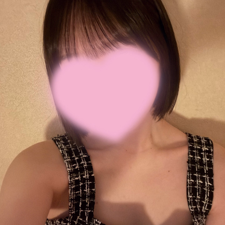 こんばんは、はるです。

本日はたくさんの方にお会いさせていただきました🙇🏻‍♀️
お土産やプレゼントをくれた方ありがとうございます、大切に使わせていただきます！

私方ですが、髪を切りました。
バッサリ切ったので、現状では宣材写真と異なる髪型になっています。月末に変わる予定ですが、まだしばらく変わらないため、ご迷惑をおかけしたら申し訳ございません。

短い姿も皆さんに気に入っていただけたら嬉しいです！

次回は6月12日(金)17:30-24:00
に出勤します！
来れる方いましたらトークでも是非お待ちしてます🙇🏻‍♀️