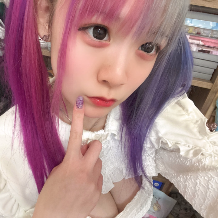 遅くなりました💦
本日9-LASTで出勤してます！
既に来てくれたお兄さん達
遊びに来てくれてありがとう♡(๑♡ᴗ♡๑)

写メ日記も色々投稿してるし、
18時から1時間毎に投稿するから
見てくれたら嬉しいですっ！

LASTまでまだまだ時間あるので
飲み終わり仕事終わりなどなど…
会いに来てください🩵