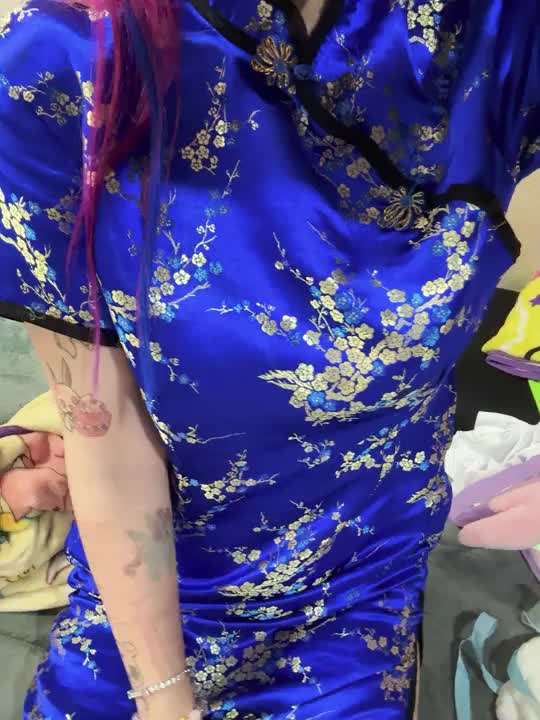 今日の衣装チェンジは
チャイナ服を着てるよ〜！

衣装チェンジは今月だけ
無料だからぜひ見に来てね！
そしてチェキというメニューが
増えたからせっかく衣装チェンジ
してるし一緒にチェキ撮ろ！