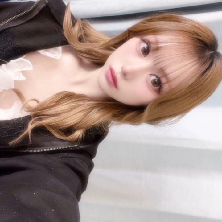 出勤しましたあ♡


今日から4日間居ます❣️


お誘い待ってます💓


すず♡