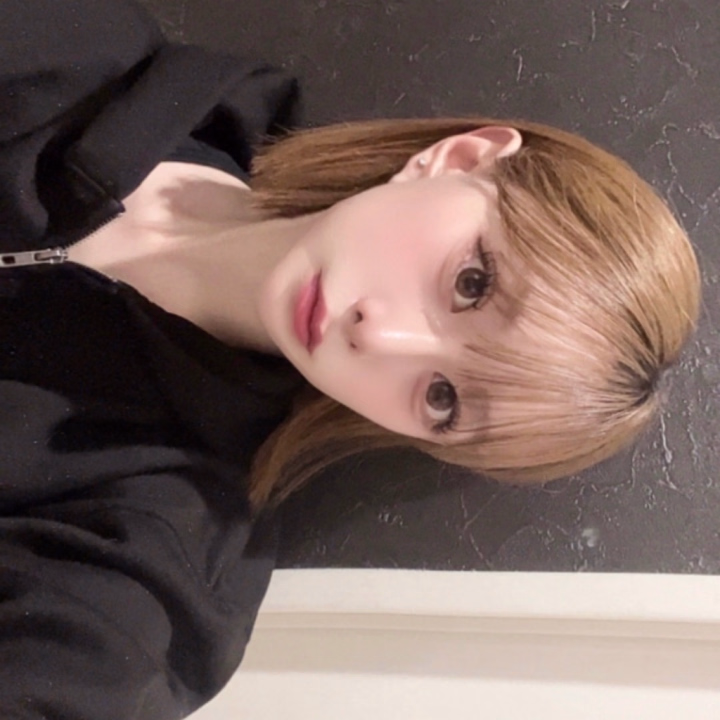 出勤してますー❣️


今週ラストです^^


お誘い待ってます💓


すず♡