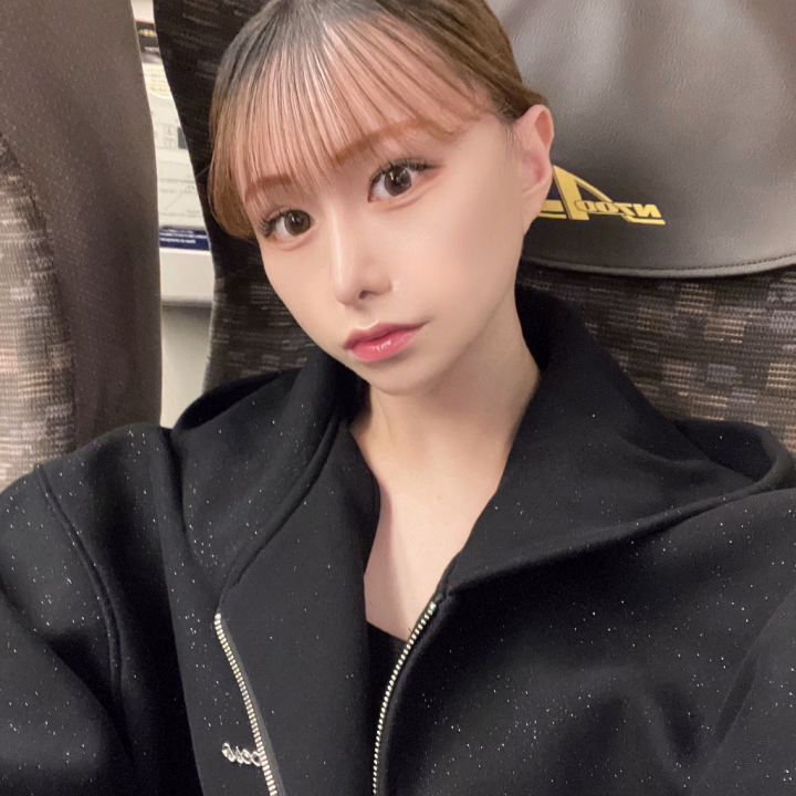 出勤しました❣️


昨日は暇で
予定ゼロだったから
今日はお誘い待ってます💓


すず♡