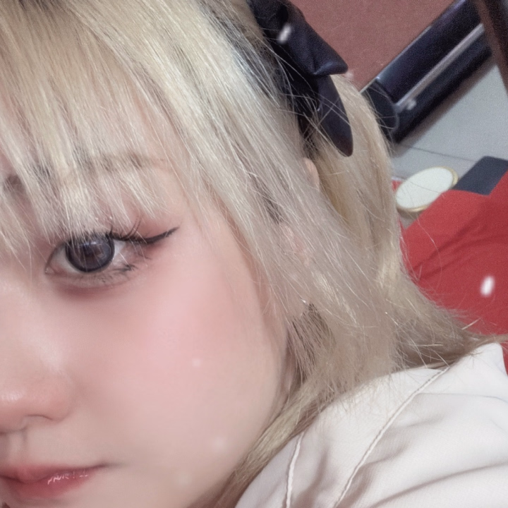 もう２０時だ！！！！！！

まだまだしえる⭕️欲全開でお兄さんのこと待ってるね🩷

🗼帰ったおかげでメイクに、ヘアセットに力入れることがようやくでき、、

いつでも可愛い姿でお出迎えするね🩷

待ってるよ🐱