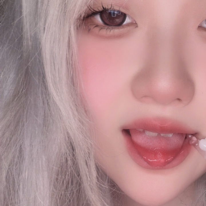 あ⭕️顔です、、
昨日たくさん⭕️してもらった後に撮りました(笑)
いっぱい頭真っ白なるまで気持ち良くなろ?お互い🤍
顔真っ赤だ😂