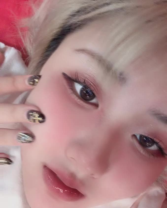 我慢しないでいっぱいびんびんになって？

口で出しても、喉奥で出しても、どこで出してもしえるは受け止めるよ//

いっぱい白いのちょうだい？