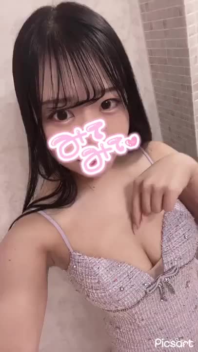 ふわふわのおっぱいに挟まれたいお兄さん💕

りんごのおっぱいはどうですか？？🫣💭💓🍎

ふわっふわで気持ちいよ🤭💕🎶