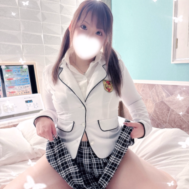 撮影協力してくれたお兄さんのご希望で制服コス＆ツインテール👧🏻‎🩵
久しぶりすぎて滅😂