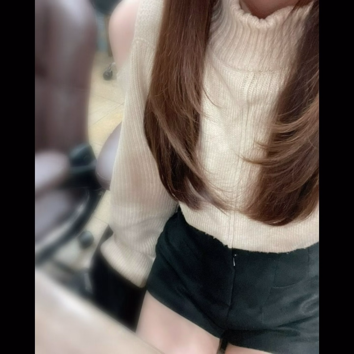 こんにちは！えれなです🎀

今日も元気に出勤中です🌟🎶
とっても寒いのでたくさん私と一緒にぬくぬくしてください〜っ！💭💞

ご予約お待ちしてます₍ᐢ..ᐢ₎