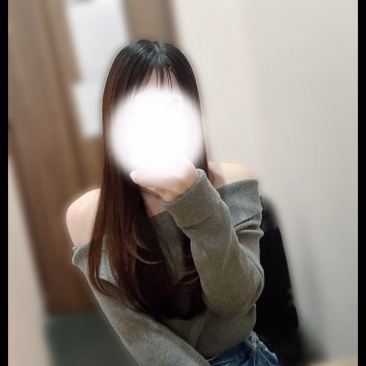 こんにちは！えれなです🎀

1週間ぶりの出勤です🔆｡°
今日はどんなお兄さんに会えるか楽しみ〜🤤💭

お時間合うお兄さんお誘いお待ちしてます🫧‪
えれなと濃厚な日曜日過ごそうねっ💖