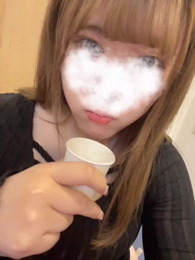 載せ直し❣️

よく身体に吐きかけて欲しいんですって言われるのですがドロドロすぎてぺっって出来ないんですよね 笑
吐きかけるより垂らすって感じかな？？♡
大阪1唾液出る自信あります♡

いいね、コメント、フォロー、アイテム励みになります🎀ིྀ
他にも唾液フェチさんに刺さる動画たくさんアップしてます♡