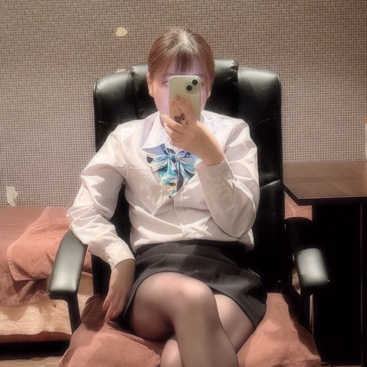 🌟うるむの写メ日記🌟

💕お兄さん、うるむだよ〜💕

今日は、お兄さんに聞きたいことがあるの…🥺

🌈うるむが一番求めてるものって何だと思う？🌈

💭答えは…エッチなことかな？💭

💋うるむは、お兄さんに会って、いっぱい気持ちよくなってもらいたいなぁ💋

🌷一緒に気持ちよくなって、楽しい時間を過ごしましょ？🌷

💌お兄さんからのお誘い、待ってるね💌

🌸店で会えると嬉しいなぁ🌸