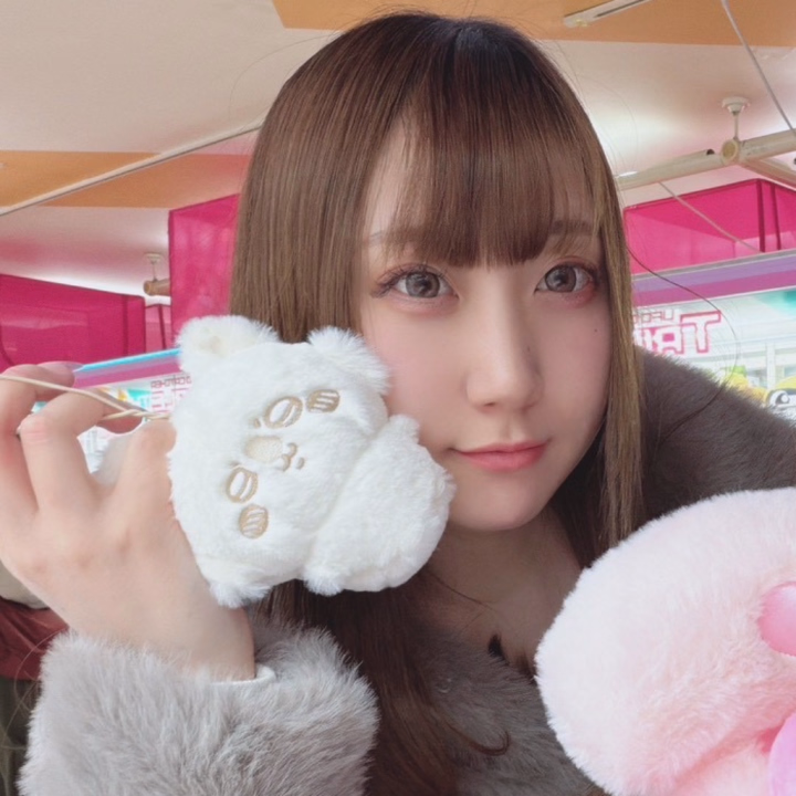 本日13時から出勤です！

さっそくご予約頂いてるお兄さん
ありがとうございます🥰

まだまだお誘い待ってます🤍


昨日お友達とゲーセン行って
1発で取れたモモンガとともに📸🤍
