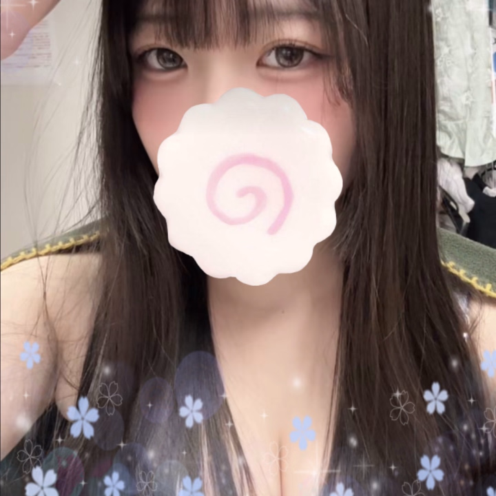 こはむです！
今日は13時~ラストまでてます🍀*゜

前髪切りすぎて1.5倍顔大きく見えるт_т


今日もよろしくお願いします✌🏻 ̖́-