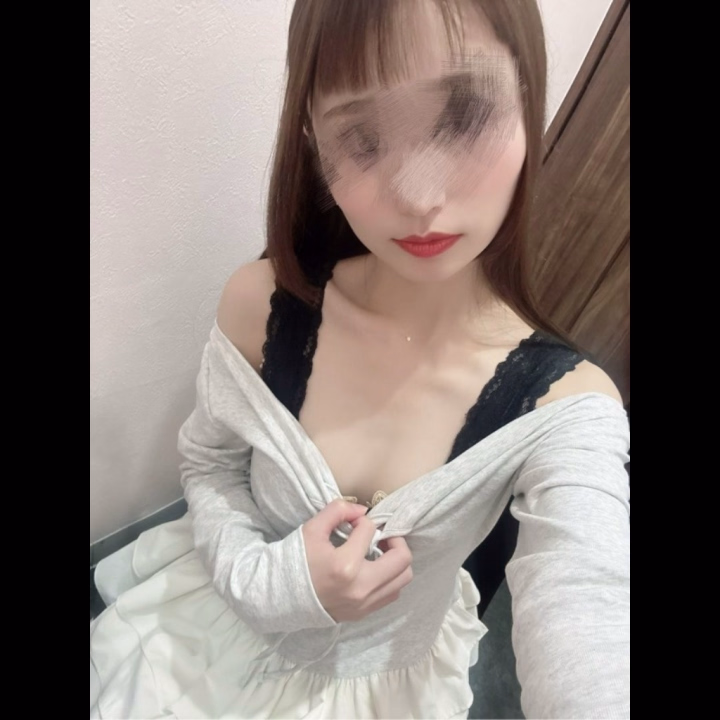 とわです！出勤してますദ്ദി˶ ˆ꒳ˆ˵)

さっきまで遊んでくれたお兄さんたちありがとうございました💓

気温下がるって聞いて長袖ひっぱりだしてきたけど湿気で暑かった〜〜😵😵

雨ですがもう少し受付してるのでよかったら遊びにきてください(ˊ⸝⸝o̴̶̷ ̫ o̴̶̷⸝⸝ˋ)
