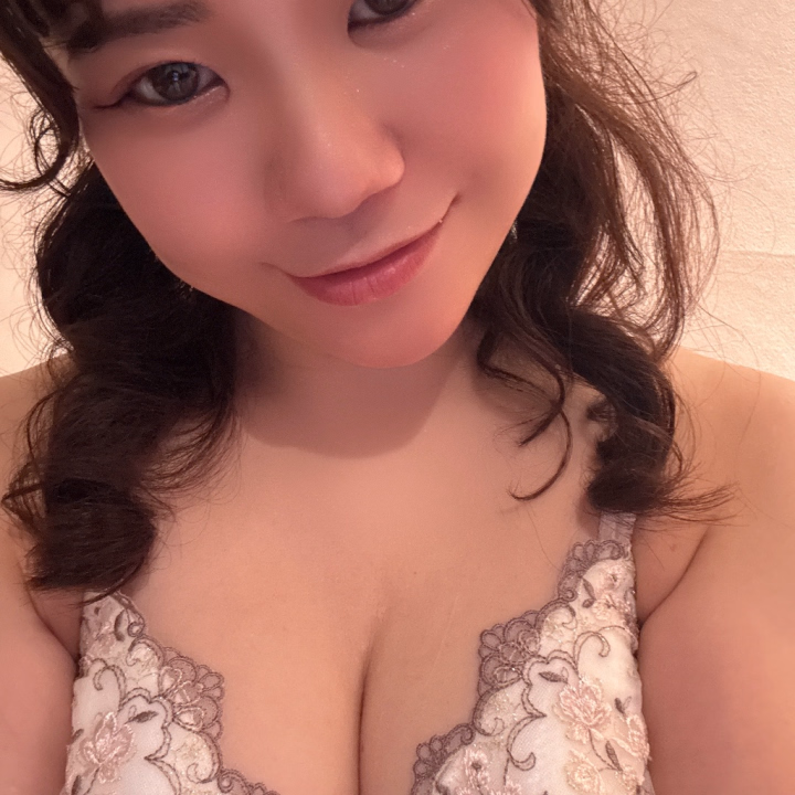 こんばんは🌙* :ﾟ

新調した下着で
新しいパネル撮影したよ🤗

楽しみーーー💓‪

お部屋インしましてのんびり待ってます🫧

雨だし梅雨入りしたし…
スッキリしない毎日続くけど、
私と一緒にスッキリしない？🥺

待ってるね🥹



おとか🐱♬.*ﾟ