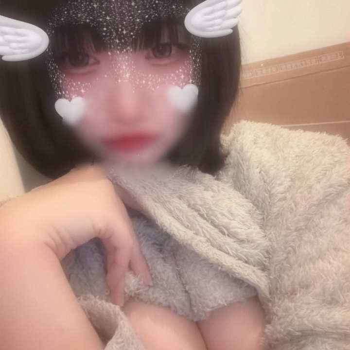 出勤しました~！✨️

本日16:00~19:30までいます！💕

会いに来てくれたら嬉しいなぁ~🥰
お誘いお待ちしています！🥰