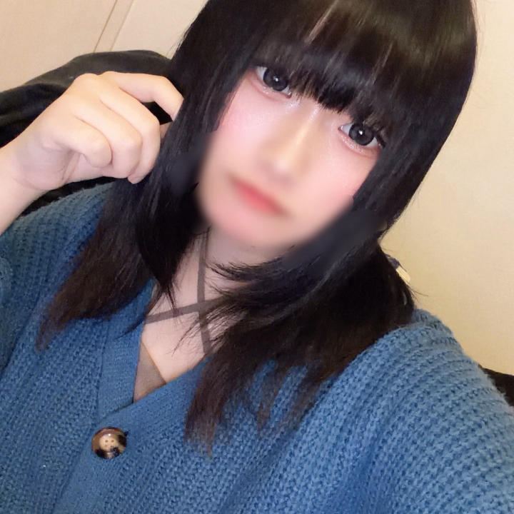 おはようございます~！☀️

今日も元気に出勤します！💪🏻⋆͛

16:00~0:00までお店にいるので、お時間合う方はぜひ遊びに来てね~✨

週の真ん中、ちょっぴりお疲れが溜まってくる頃だよね、、🥺
そんな時は、まったりお話したり、楽しい時間を一緒に過ごして癒されてくれると嬉しいな~😚

お兄様たちに会えるのを楽しみに待ってます！🥰