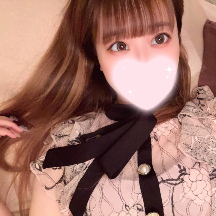 出勤したよ♡

18時までお部屋でお待ちしてます♡

寝て自撮りしてみたよ(/ω＼*)
え○ちしてるときのお兄様からはこんな風に見えてるのかな(* ॑  ॑* )ﾄﾞｷﾄﾞｷ