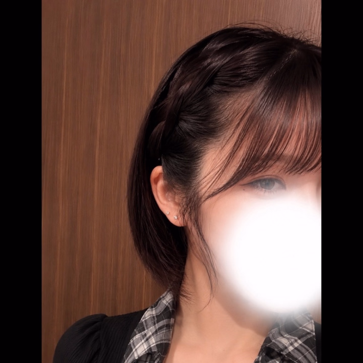 ありあです！
今日も朝から雨☔でしたね
もう梅雨なのかな？？


見て～～
髪の毛編みこみしてもらったの～！！
ボブだからできる髪型が少ないんだけど短いの似合うって褒めてもらうことが多いのでこのままボブでいます！