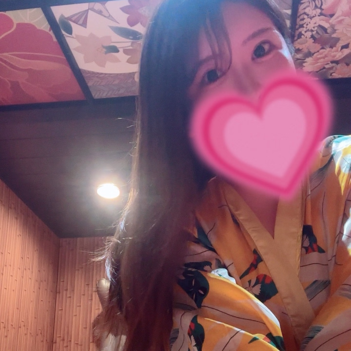 今日も朝からたくさんありがとうございます💓

初デビューのお兄さんもいて、
全ての初めてを私と過ごしてくれて嬉しかったです( *´꒳`*)!!


ご飯も食べたから後半戦も待ってます💓

ご予約くれてるお兄さんは
気をつけてきてくださいね😊

お兄さんから差し入れで
プリン貰ったから
デザートに食べちゃお🍓
