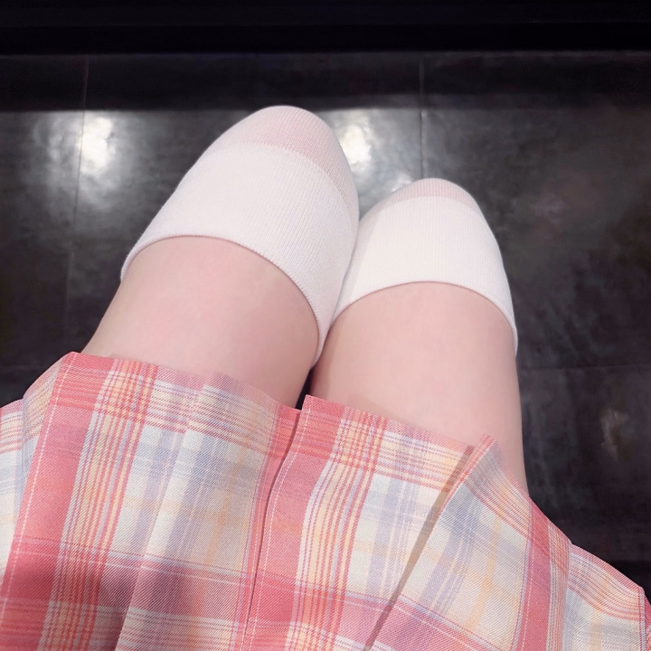 ニーハイどうかな？好き??

かわいいのいっぱい着たい♡