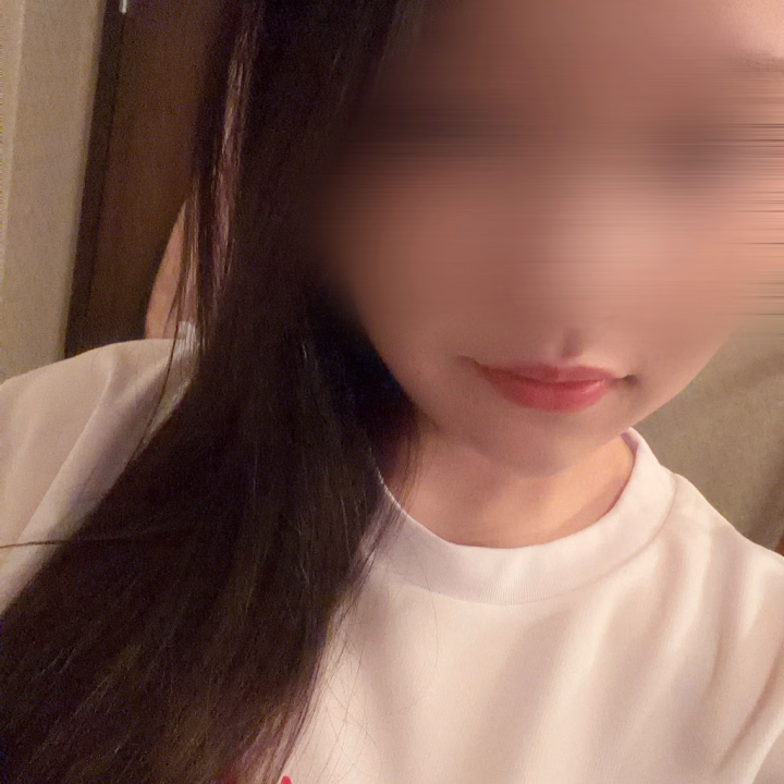 顔出ししてないけど、顔ドアップの謎の写真🤔


写真苦手ながら...
見られる！！と思いながら頑張ってます(笑)




写真がんばるので見ていってください😂🙌