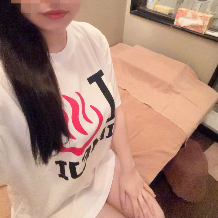 ピシッとカシャッと📸
喋らなかったらクール？？(笑)

話すとよく幼くなると言われます😂




この写真は大人しさを意識してとってみました
どうでしょうか？(笑)😙