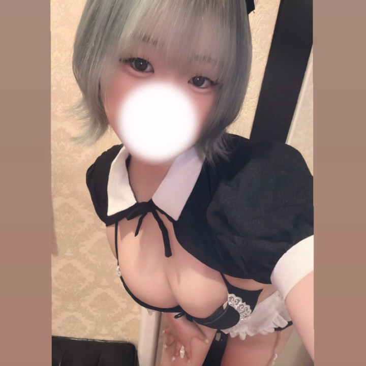 おはよんっ☀️✨✨

昨日の予告通り❣️

昨日着せてもらえたメイドビキニコス！！！

めっちゃ可愛いけどサイズがぴっちぴちでおっ◯いとおしりが悲鳴上げてた笑笑笑

着せてくれたお兄さまありがとう🥰💞

今日で米子出勤ラスト3日間だよ🥺💭
本当にあっという間🥹🥹🥹

今日もたくさんイチャつきたい😋💕