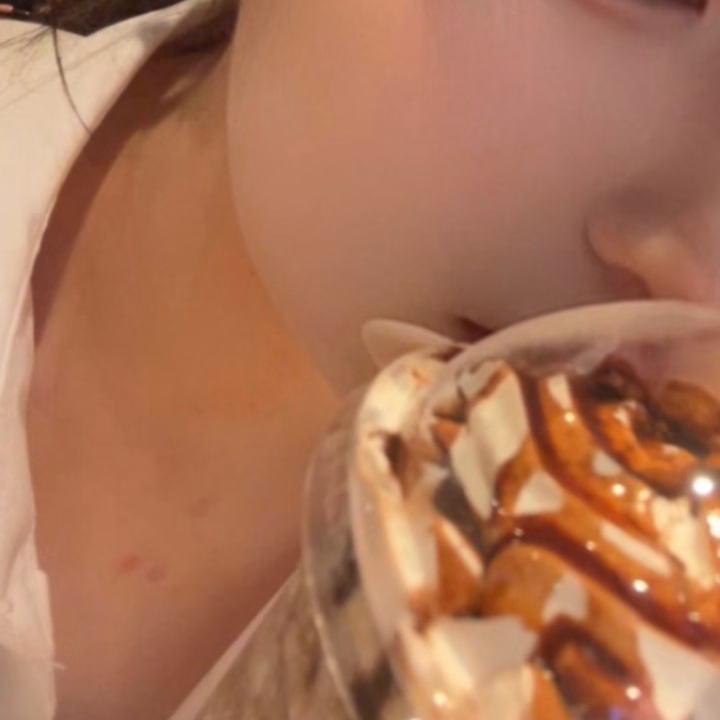 こんにちはー♡

今日はなんだか甘いものが飲みたい気分🤤

普段は甘いもの口にしないんだよ💦

疲れてるのかな？

今日はゆっくり寝ようっと😴