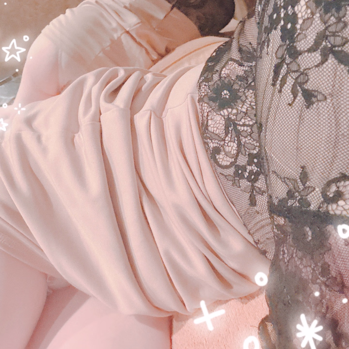 昨日ずーっとお客様と話したりイチャイチャしてたから

今日めちゃくちゃ欲求不満😑


でも、週の真ん中ってあまり動きたくないよね🥺


私もいつも早いから大したこと無かったけど、普段より20分お寝坊かました🙄


でも、今日も仕事終わったらボディークリーム買わないと肌荒れが😭

まだまだ頑張る🥺