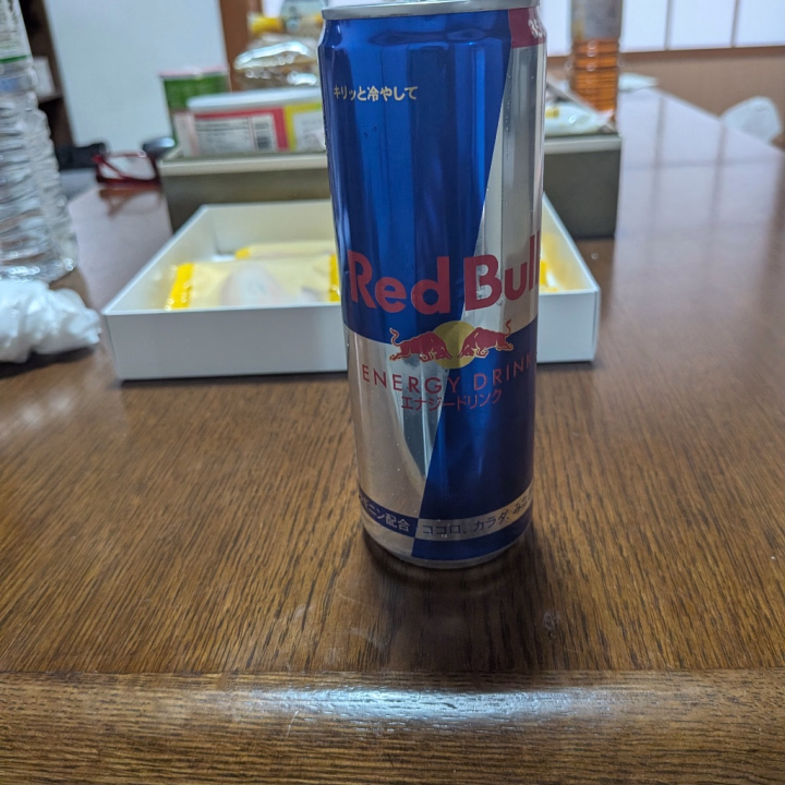 レットブル飲んでます(⌒▽⌒)
お兄様、おじ様お電話お待ちしております(●´ω｀●)