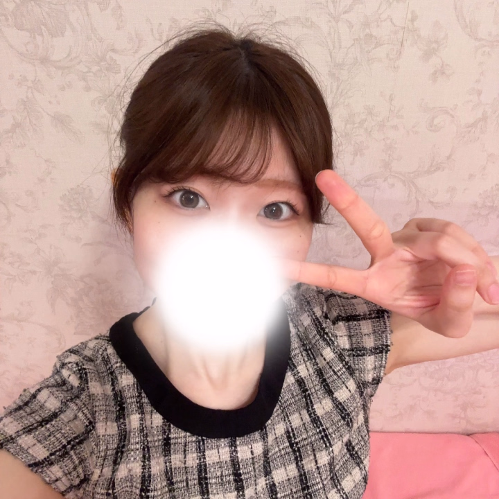 こんばんはーー！
さくらこです🌸

今日も楽しい1日❕
ありがとうございました( •̀ω•́ )✧

明日もメリメリ楽しむために
ご飯たくさん食べて
早めに就寝するぞ～と思っているけど
なんだかんだアニメとかみて
夜更かししちゃうの、あるある( ᴗ̀ ̫ᴗ́ )

しかもお酒とか飲みはじめたら
お菓子も食べたくなる( ᴗ̀ ̫ᴗ́ )

あるある( ᴗ̀ ̫ᴗ́ )

18歳とかまでは夜更かしをしていい日は
大晦日だけって家で決められてて、
いまだに夜更かししてると
大人の特権だな～って楽しくなります🤩

あ、お酒買い足さないといけないの、
忘れてた～～～～

さくらこ豆知識
さくらこは、家で飲む時は缶より
自分で濃さ調整して炭酸水で割って
飲むのが好き派です(*'-')ﾉ