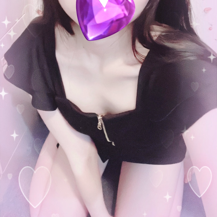 キャバドレス似合うかな？👗
ぴちぴちで丈も短めだからちょっと恥ずかしくてえっちな気持ちになっちゃうな、、🫣💕