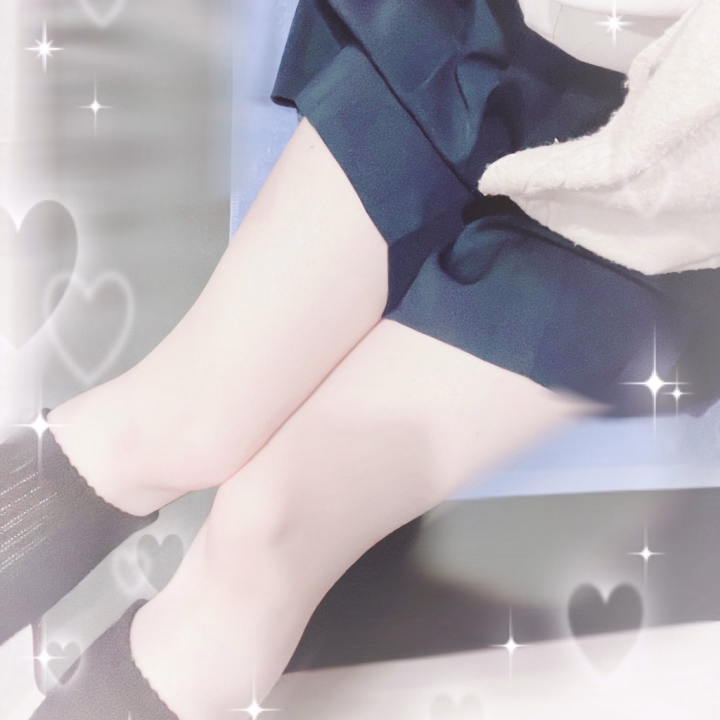 しずくのふとももみんなは好きかな？
すべすべしてて触り心地いいってよく言ってもらえるからすごく嬉しくなっちゃう😊💕


たくさんしずくといちゃいちゃしちゃお❣️