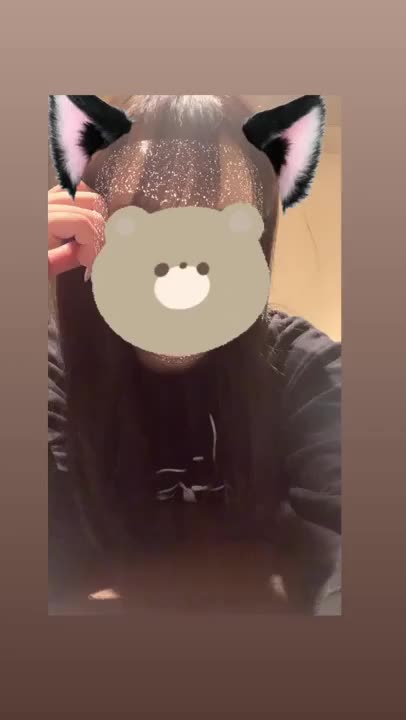 髪の毛暗くするか迷うなあ🤔
お兄さんは明るいのと暗いのどっちが好み？


聞かせて欲しいな🎶