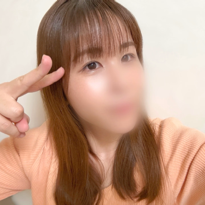 私のいいところでありちょっと悪いところでもあります。

急な思いつきとノリで何かすること💦笑
（普段は割と慎重派なんですよ？🫢）

伸びに伸び切った前髪を自分でバッサリ切りました💇‍♀️
不器用な割にはうまく切れたと思ってます😄
自己満大事！！

イメージチェンジです✨
似合うかな？🥹

会ったとき直接聞かせてくださいね😘

では良い週末を❣️